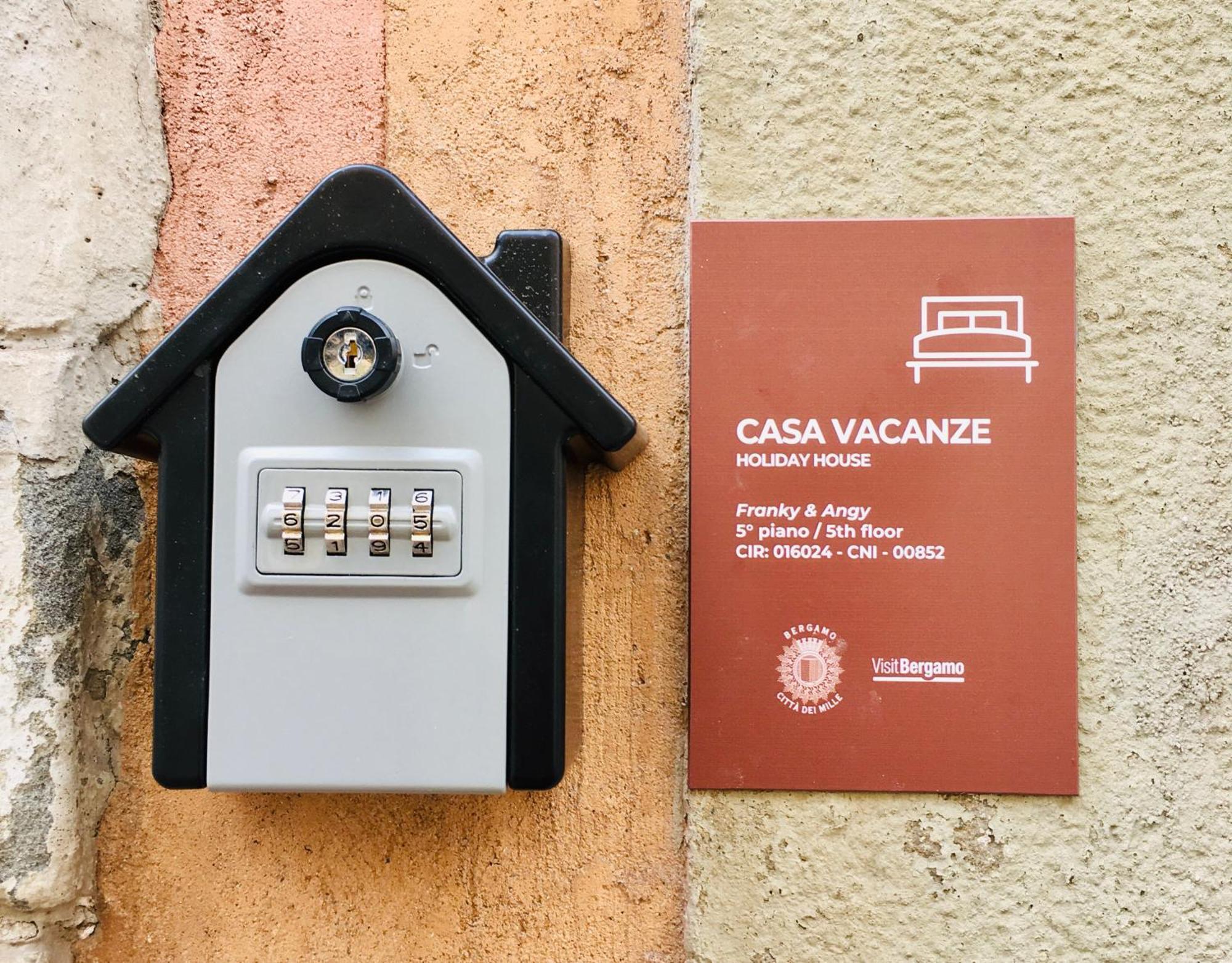 Franky & Angy Casa Vacanze แบร์กาโม ภายนอก รูปภาพ